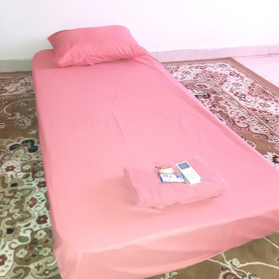 Almira Homestay Near Airport Jambi Exterior photo