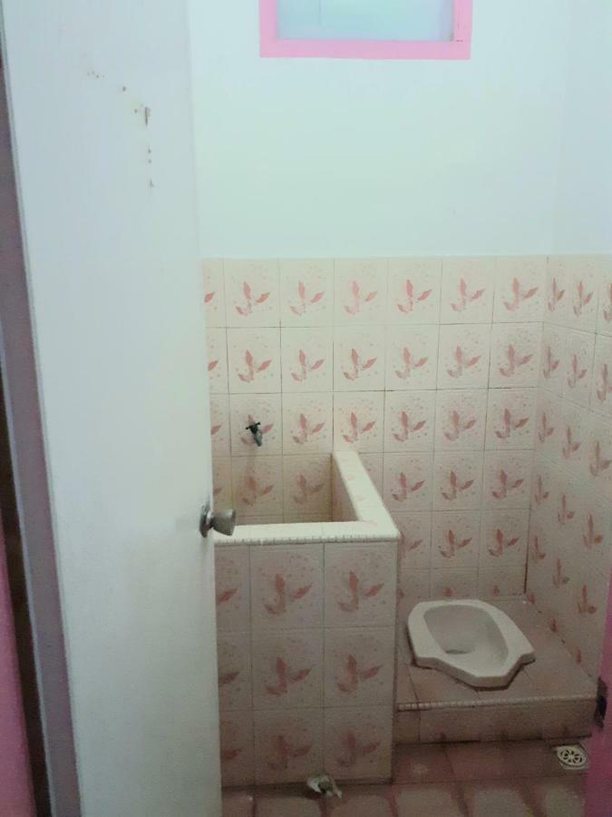 Almira Homestay Near Airport Jambi Exterior photo